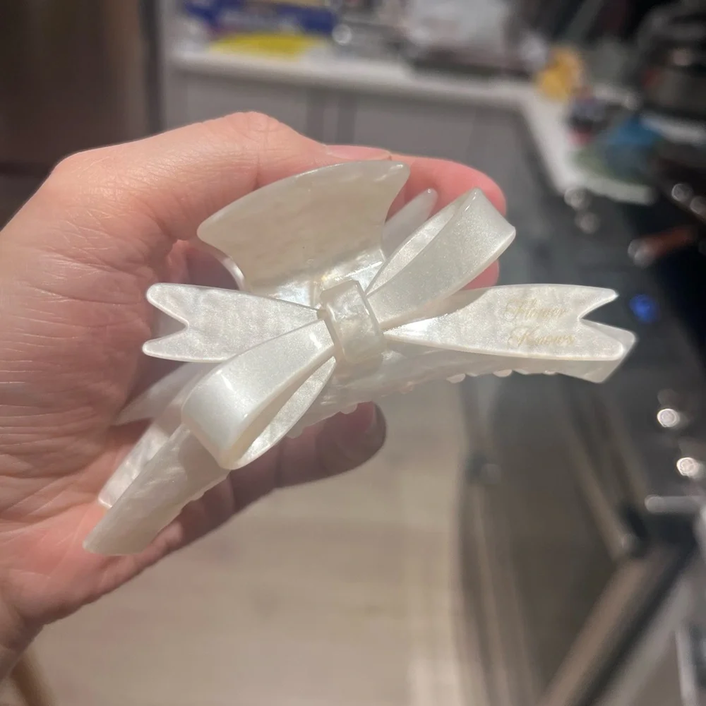 Floral Knows Pearlized Bow Hair Claw Clip Ivory Large Hair Clip Romantic NEW - Picture 6 of 6